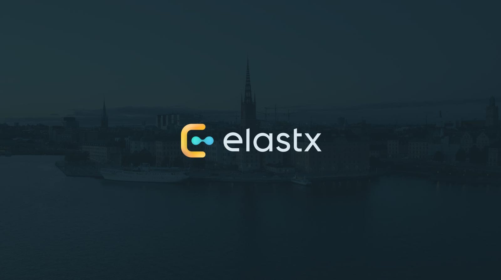 Bild på Stockholm skyline med ett dovt färgfilter över där Elastx nya logotyp är centrerad.