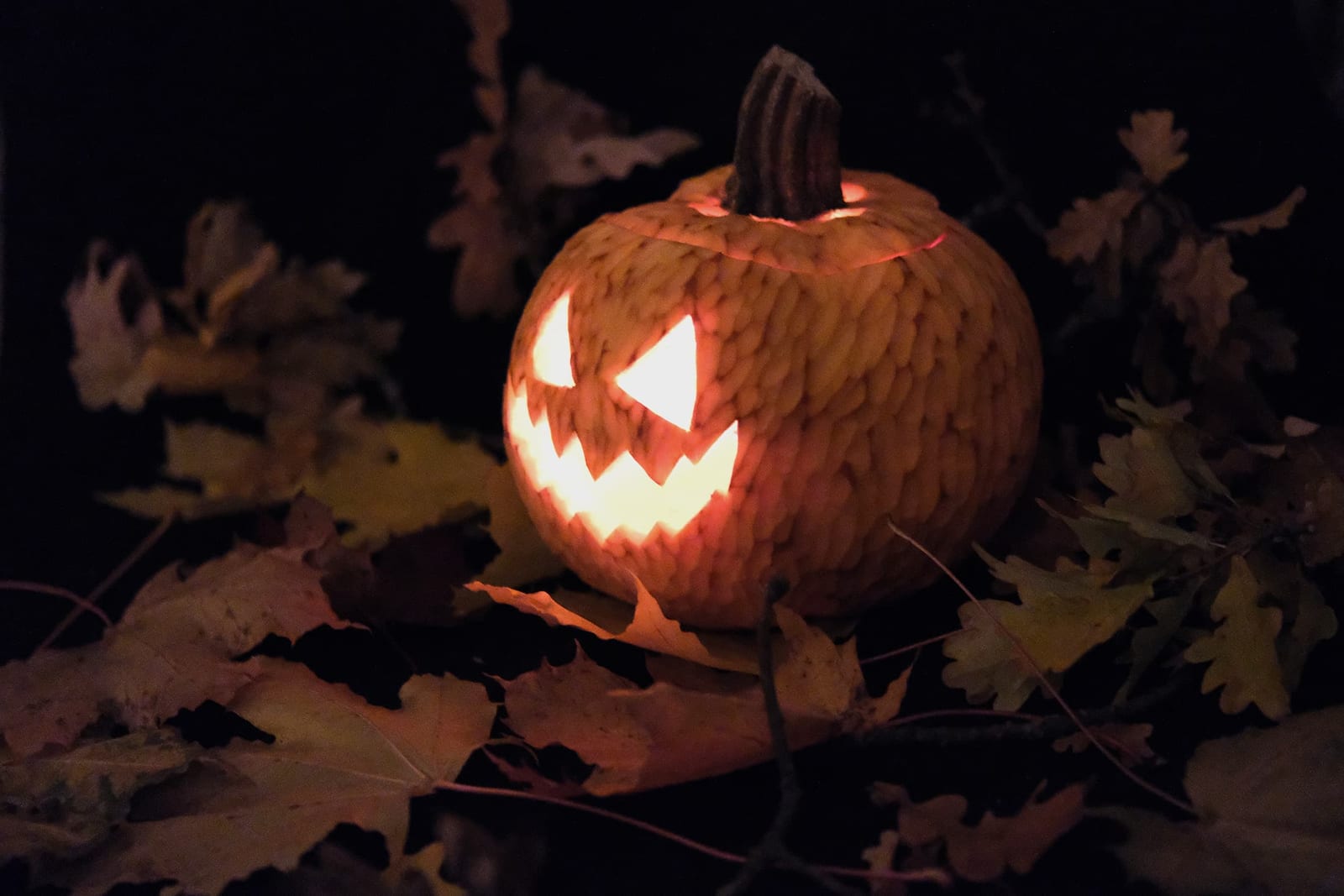 En pumpa med ett grinande ansikte