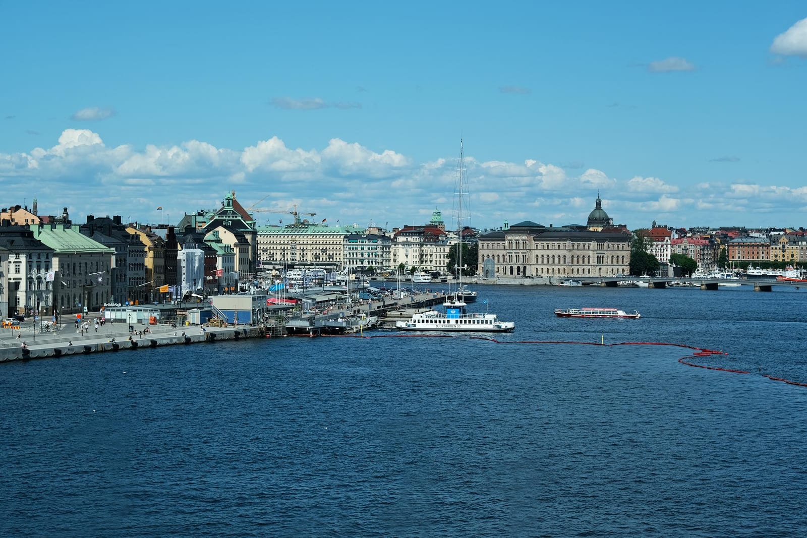 Solig vy över Stockholm